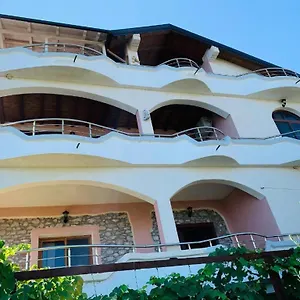  Pensión Casadolcecasa